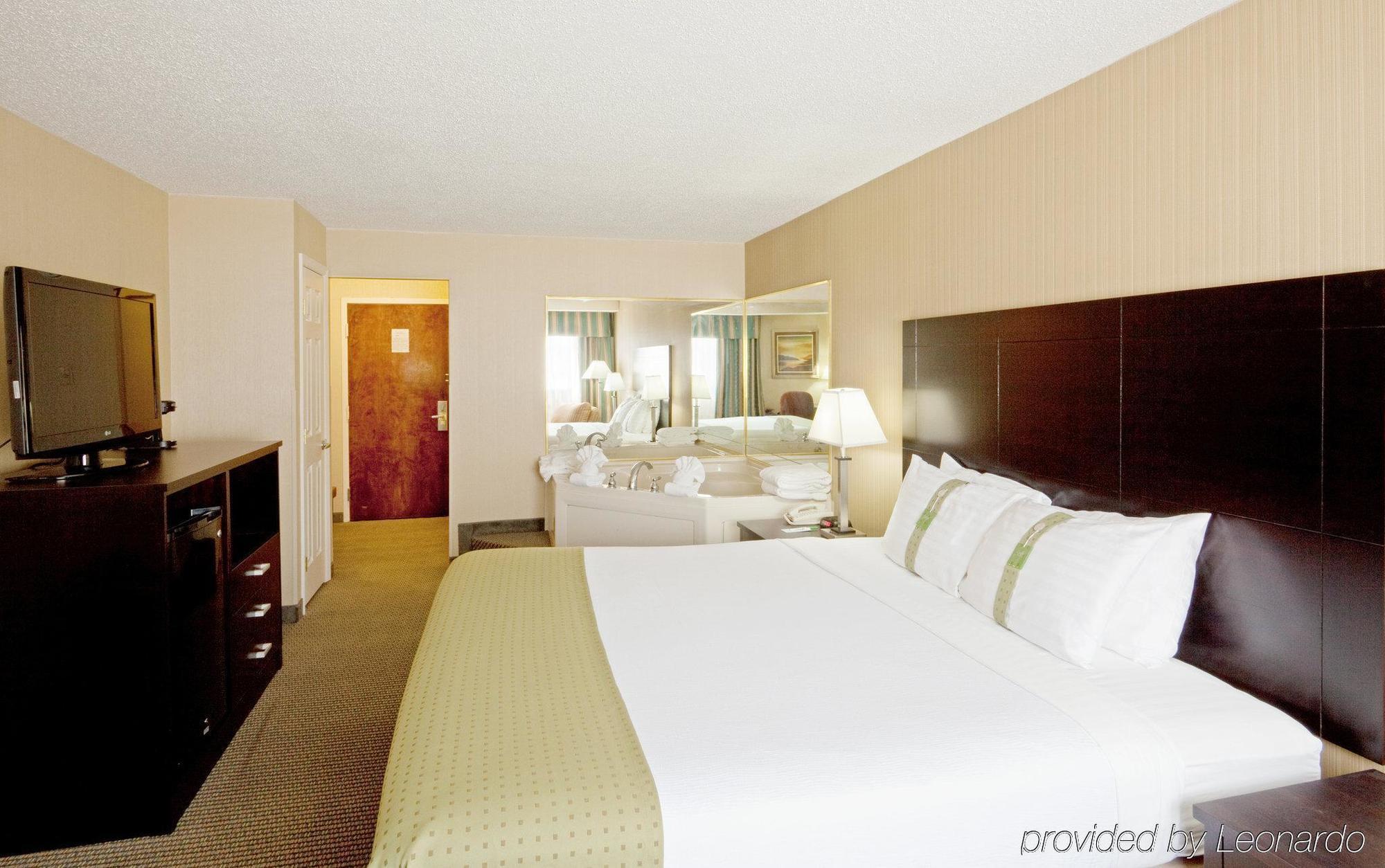 Days Inn By Wyndham Plattsburgh Room photo